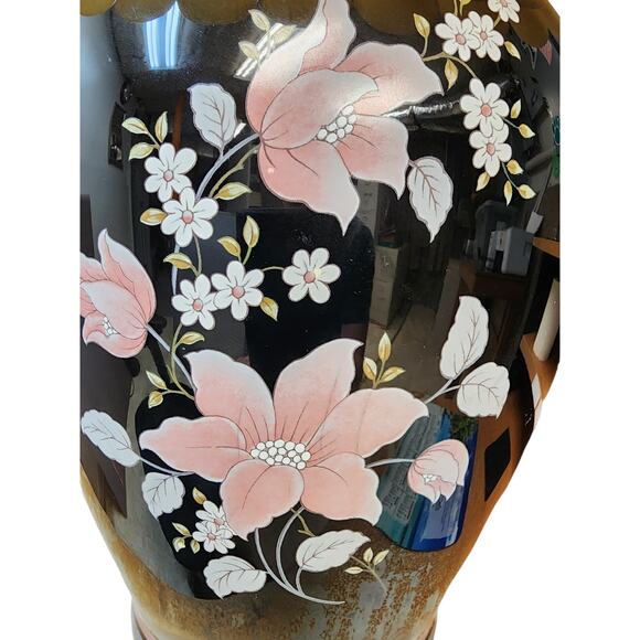 Pair of Beautiful Vintage Ceramic Table Lamps with Floral - Replace Shades - Picture 5 of 9